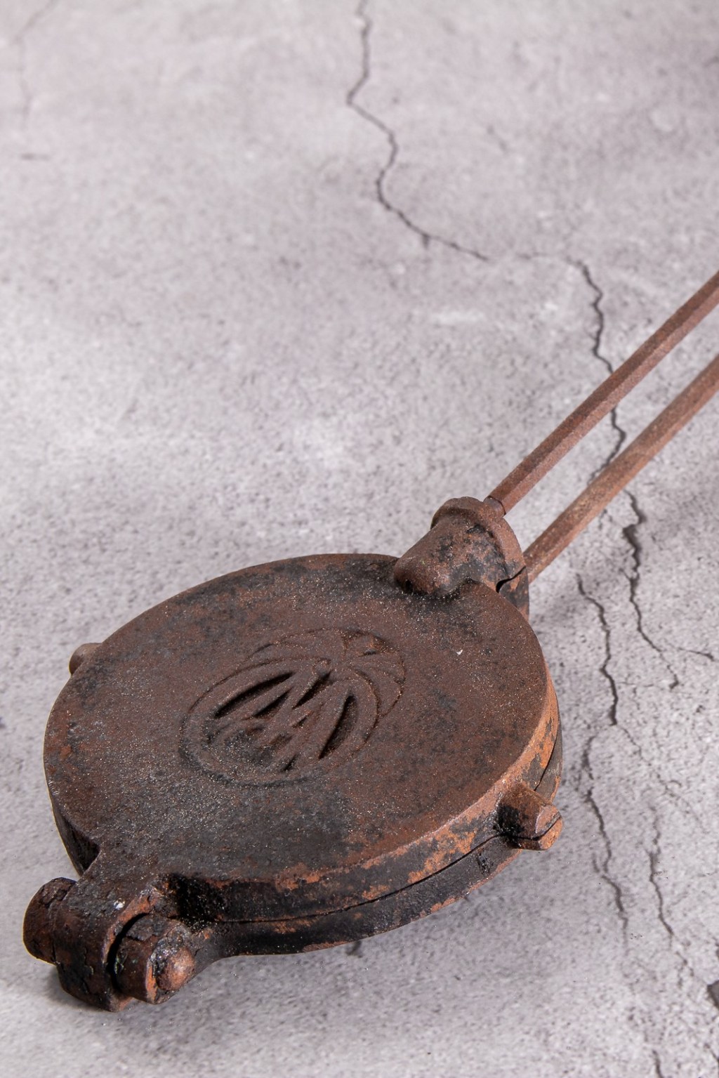 Restoring a toy waffle&nbsp;iron